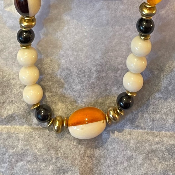 Vintage Amber Glass White Big Beaded Chunky
Gold Tone Women's Necklace - Picture 2 of 4